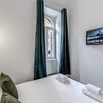 Domus Alessandro 아파트 *