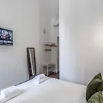 Domus Alessandro 아파트 *
