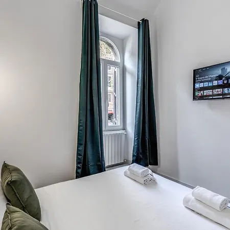 Domus Alessandro Apartment *